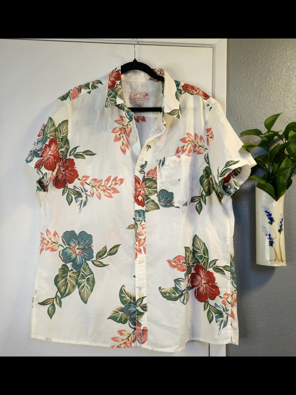 American Eagle Men's Short-Sleeve Shirt Button Down White Floral Resort XL